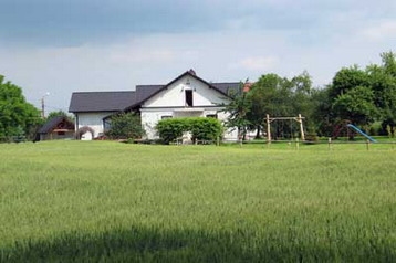 Polska Privát Skidzin, Zewnątrz